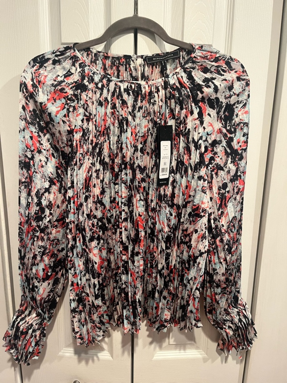 BCBG Pleated Abstract Print Blouse in Black, White, Red adorable Sz S NWT